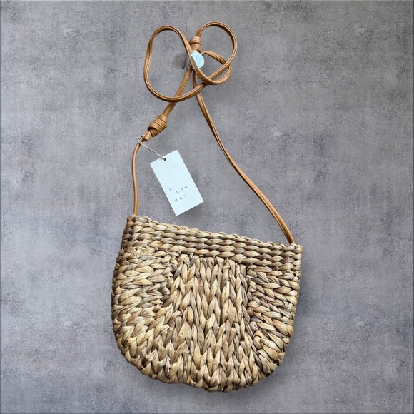 A New Day Straw Tie-Top Crossbody Purse - NWT - Picture 2 of 4
